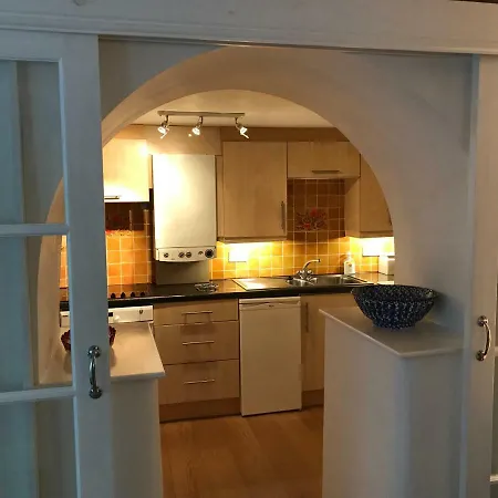 1 Airethwaite House *