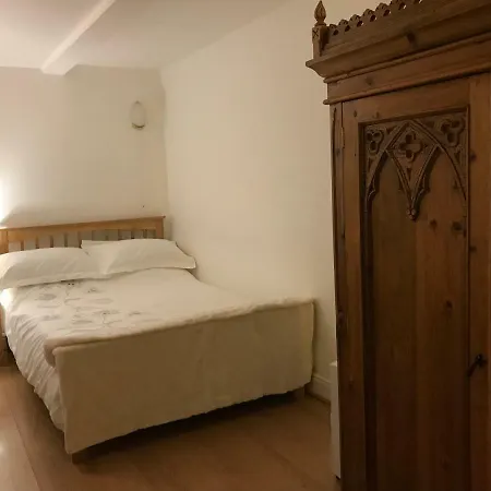 1 Airethwaite House *